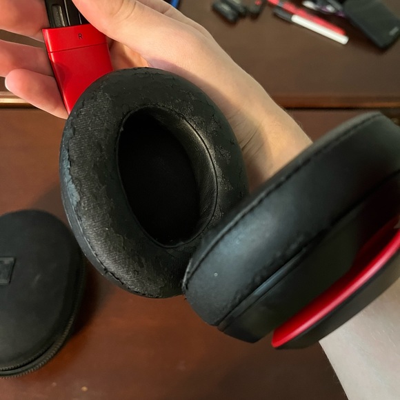 Beats Studio 3 wireless headphones. - Picture 3 of 3